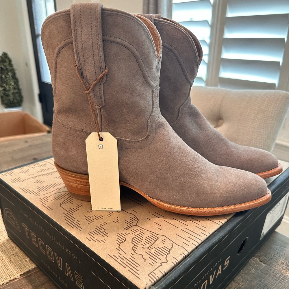 Women’s Tecovas “The Lucy” Boot Booties - Size 9 - Gray Suede - BNIB never worn
